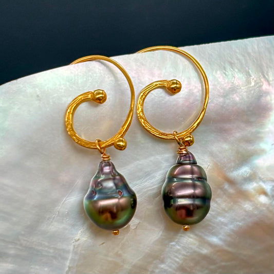 Saturn | Circled Peacock Tahitian Pearl Earrings