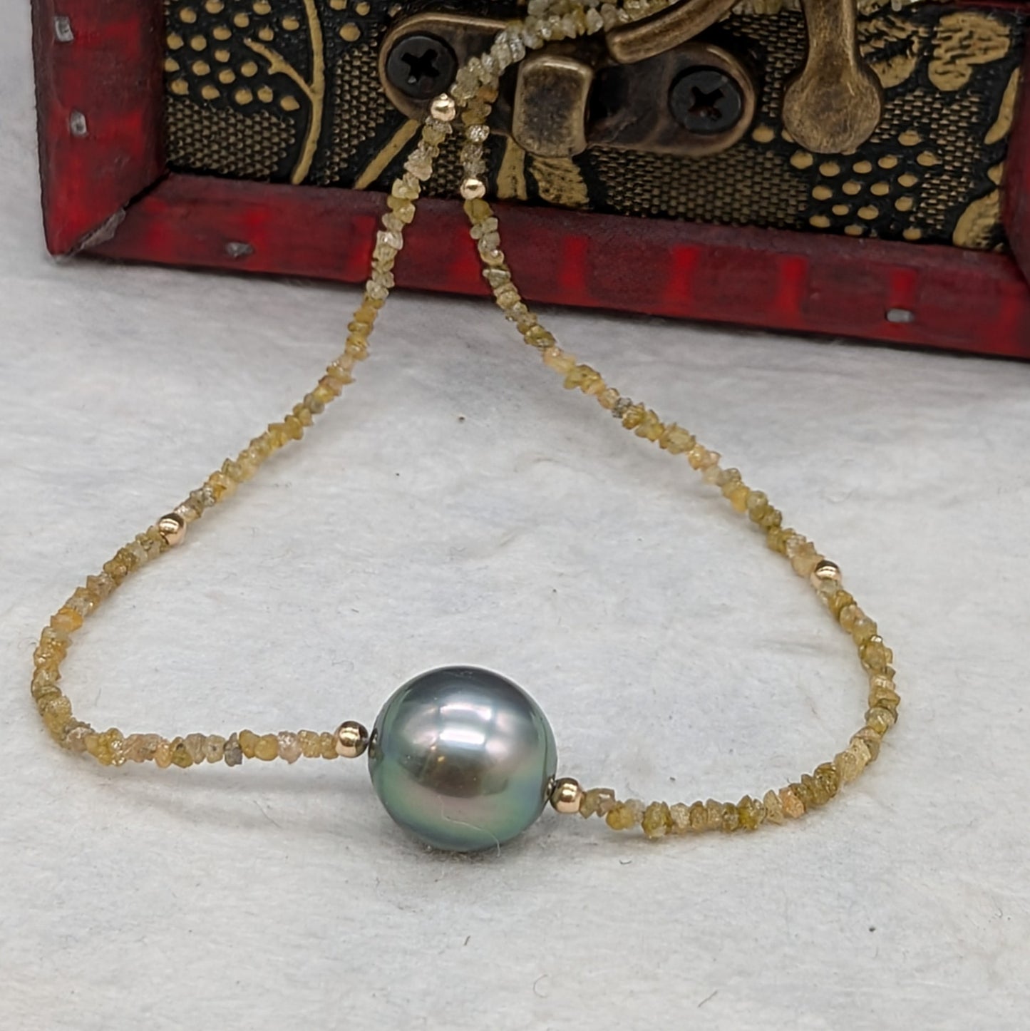 Green Diamond Pearl Necklace