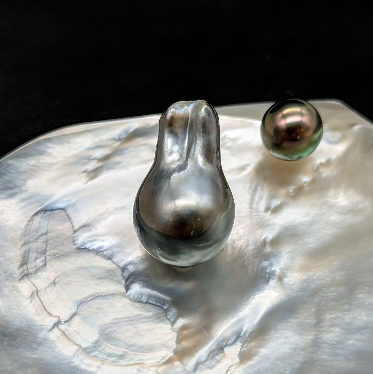 Grey Baroque 14.8x28 mm