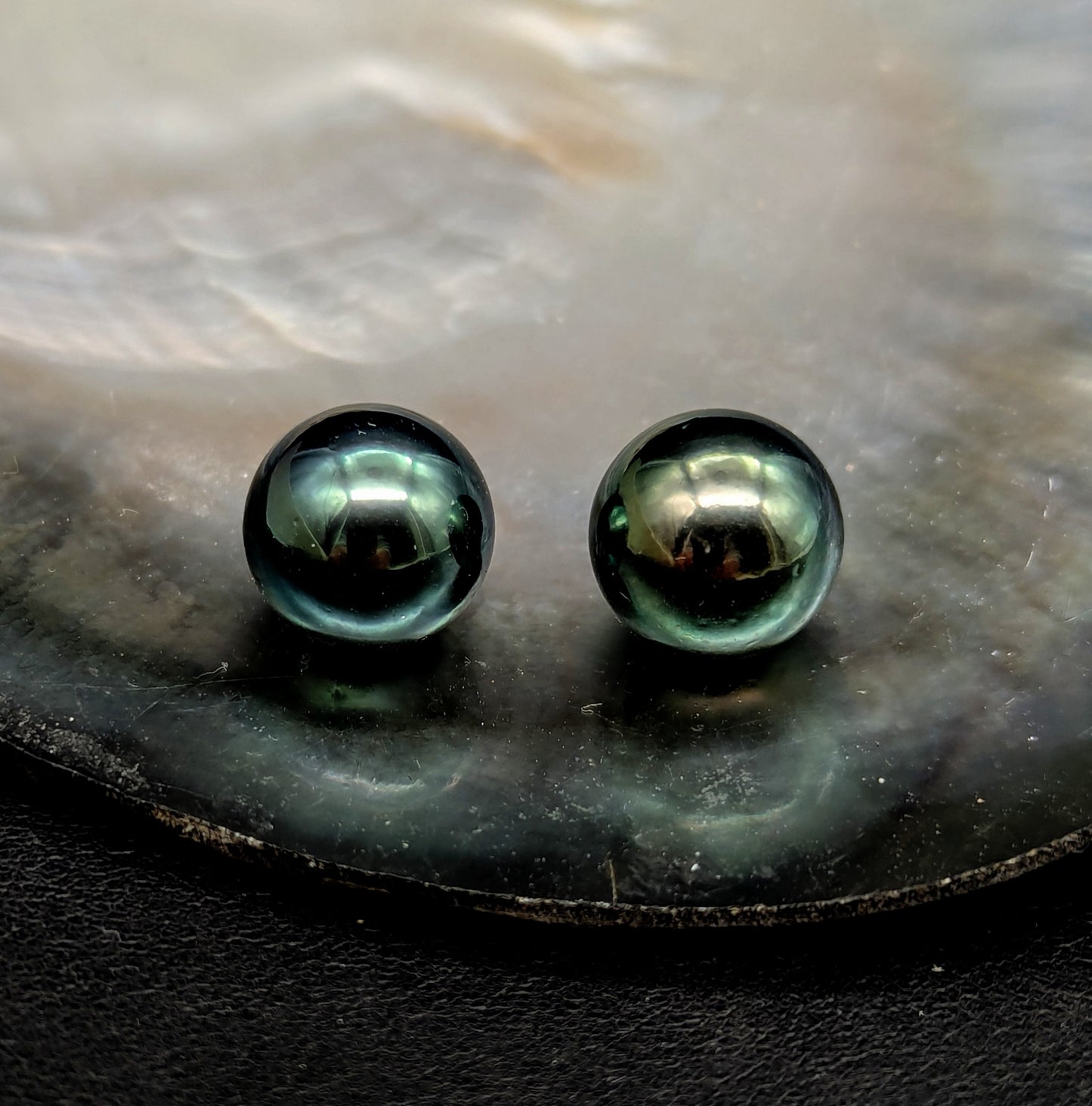 Tahitian Green 12 mm pair