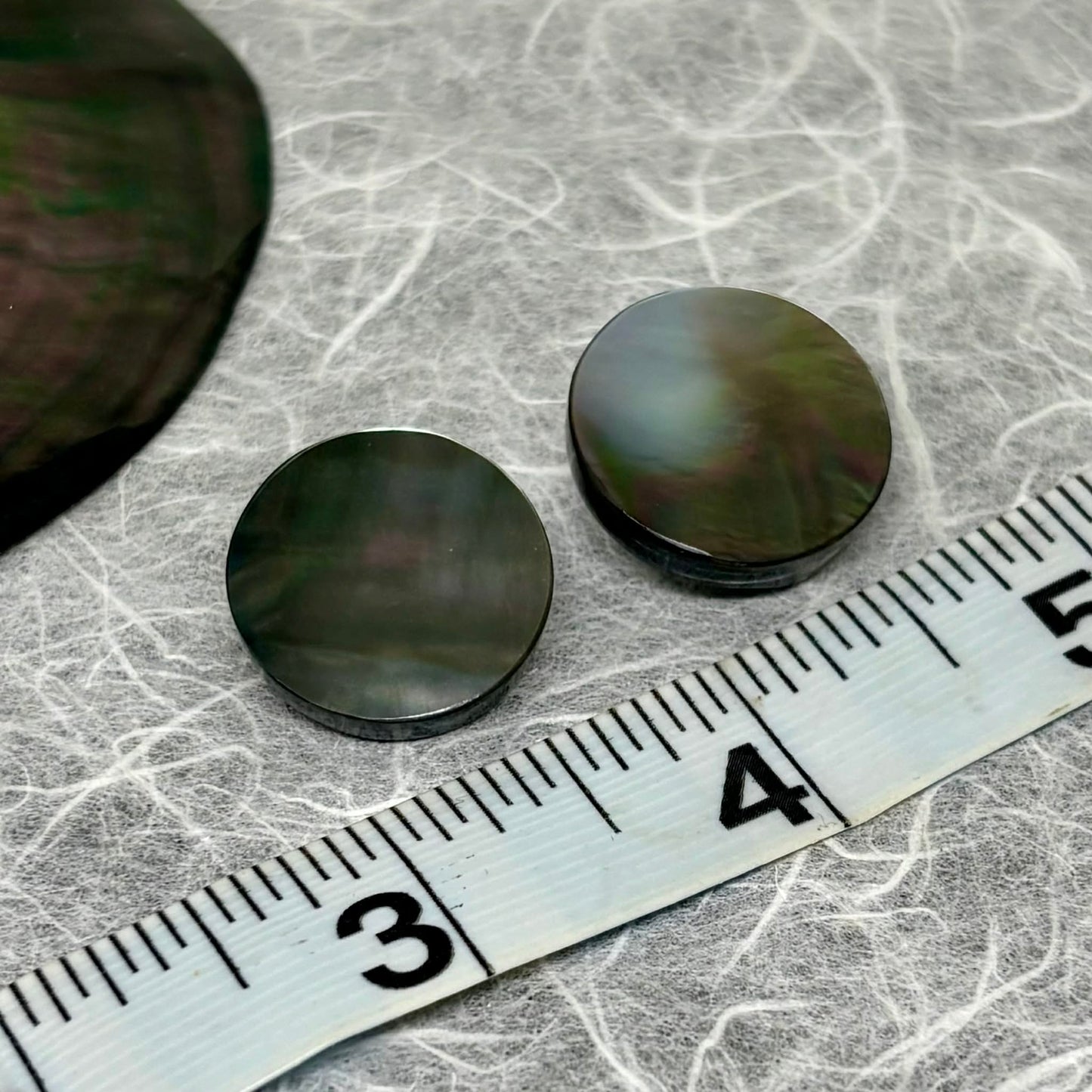 Mabe Peacok Pair 21 mm