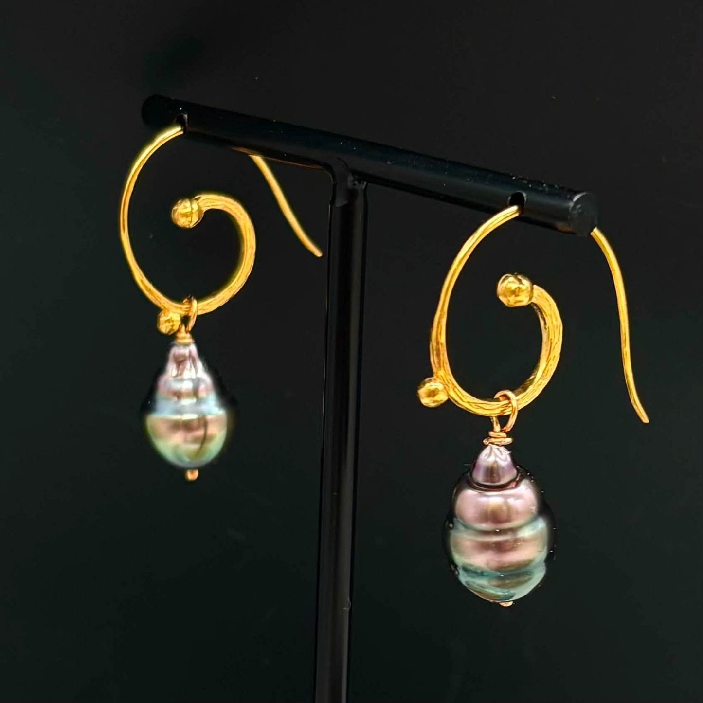 Saturn | Circled Peacock Tahitian Pearl Earrings