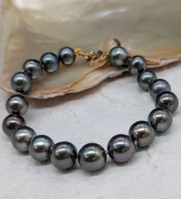 Black Pearl Tahitian Wristlet