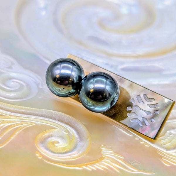 Blue green Tahitian 9 mm studs