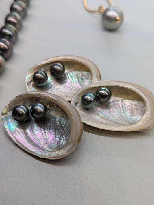 Tahitian studs you love