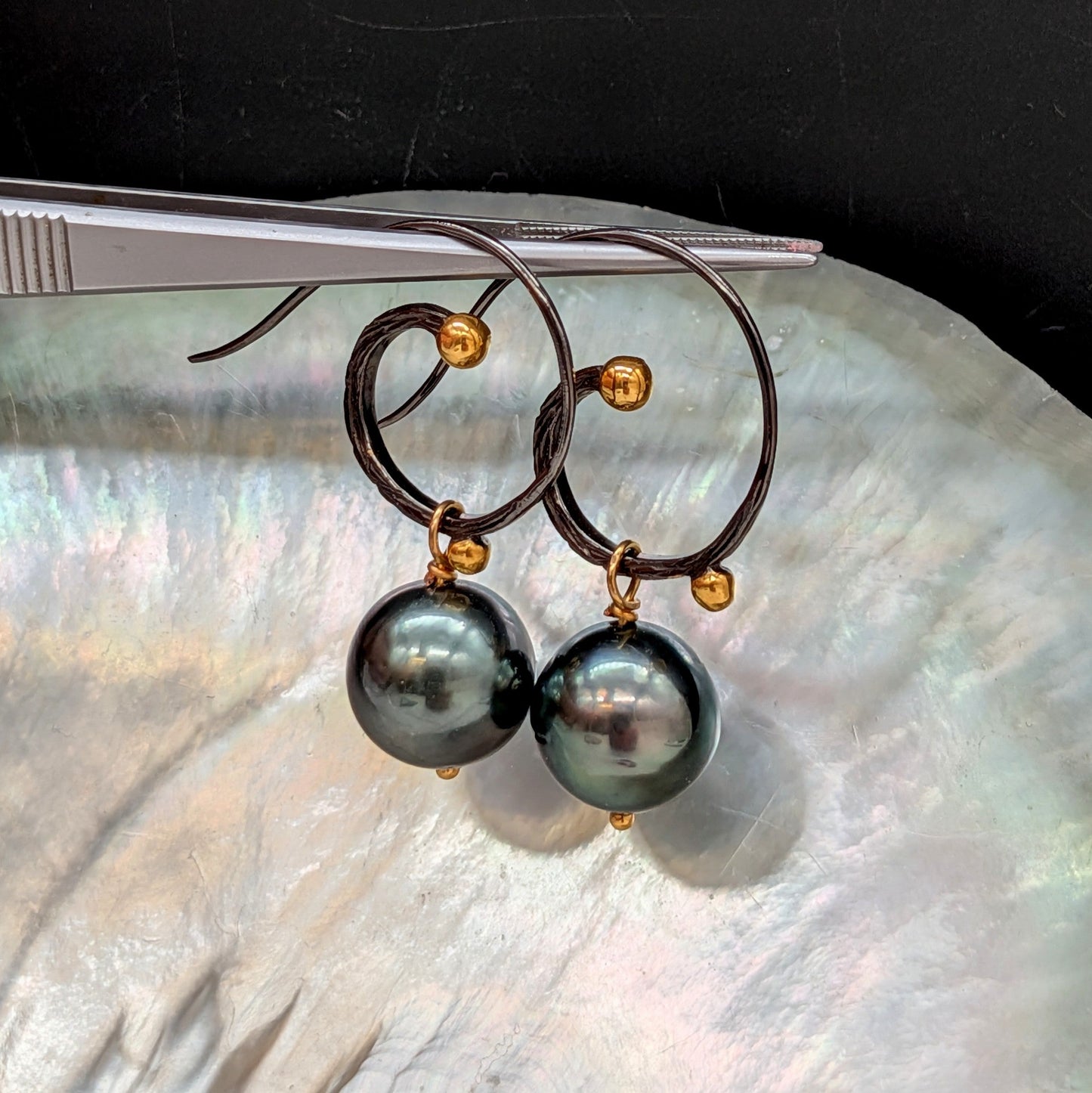 Black Tahitian Pearl Spiral Hoop Earrings — Oxidized Silver & Gold