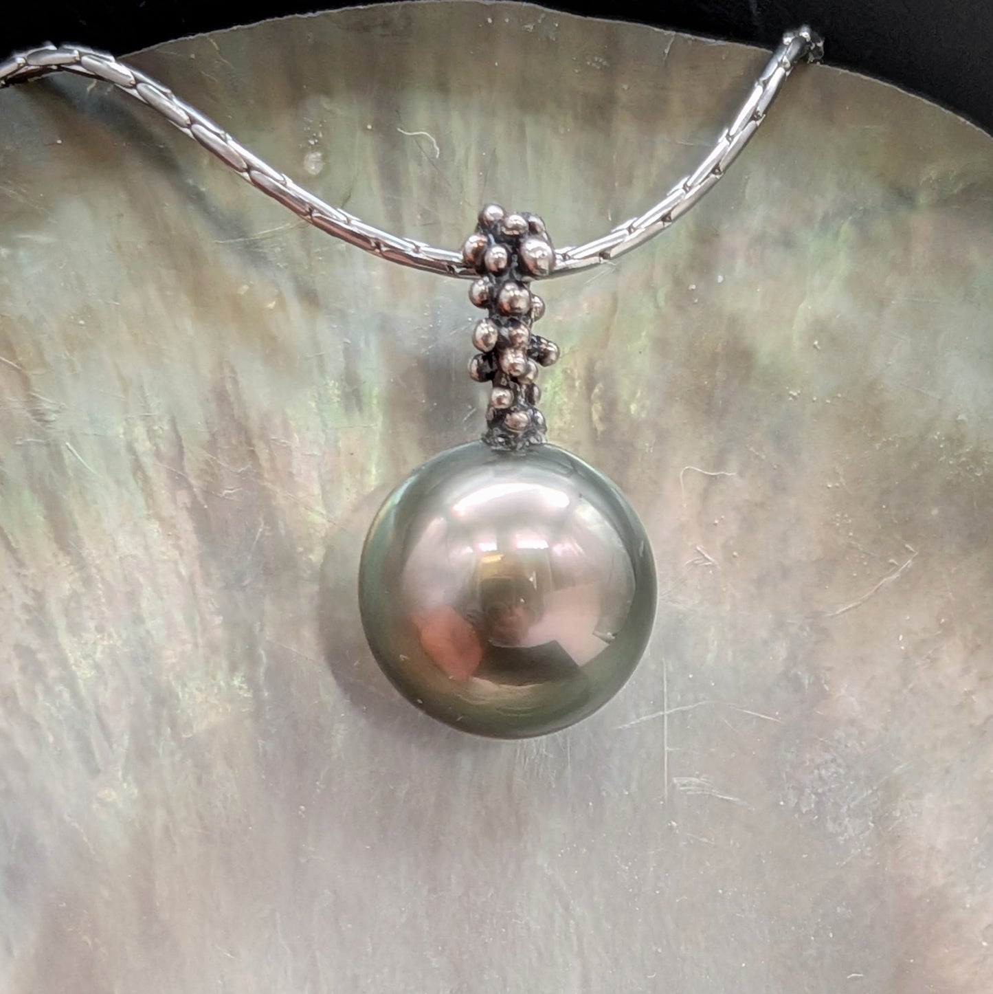 Peacock Pearl Pendant 14.5 mm