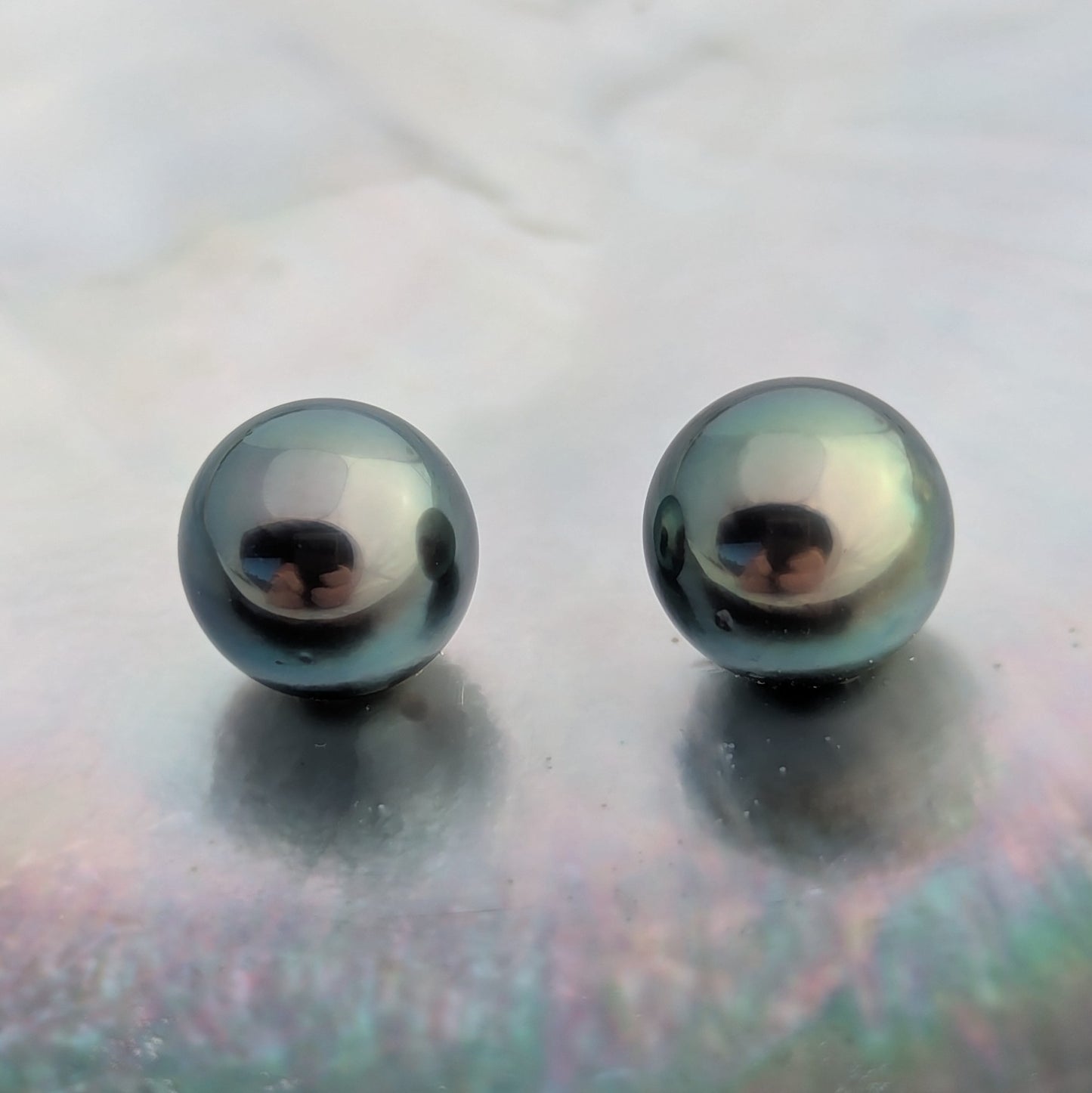 Medium Peacock Green 2x10.5 mm AAA-AA