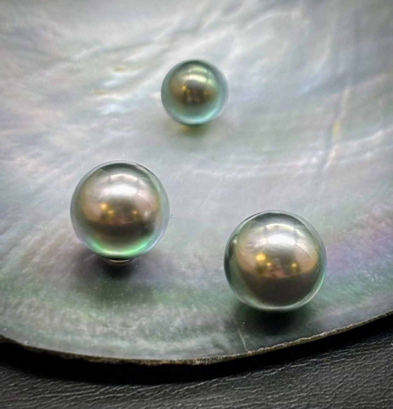 Green peacock  Delish 10.6 mm x2