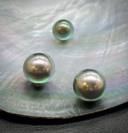 Green peacock  Delish 10.6 mm x2