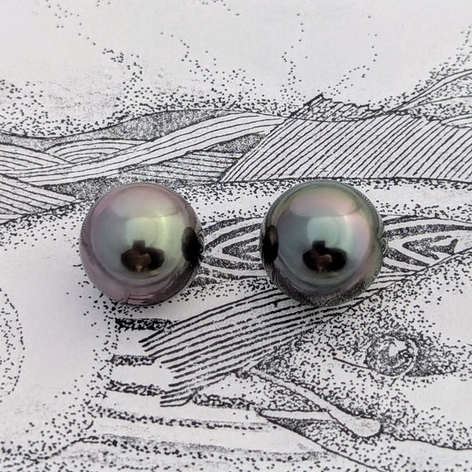Aubergine Dark AAA  12.6 mm x 2