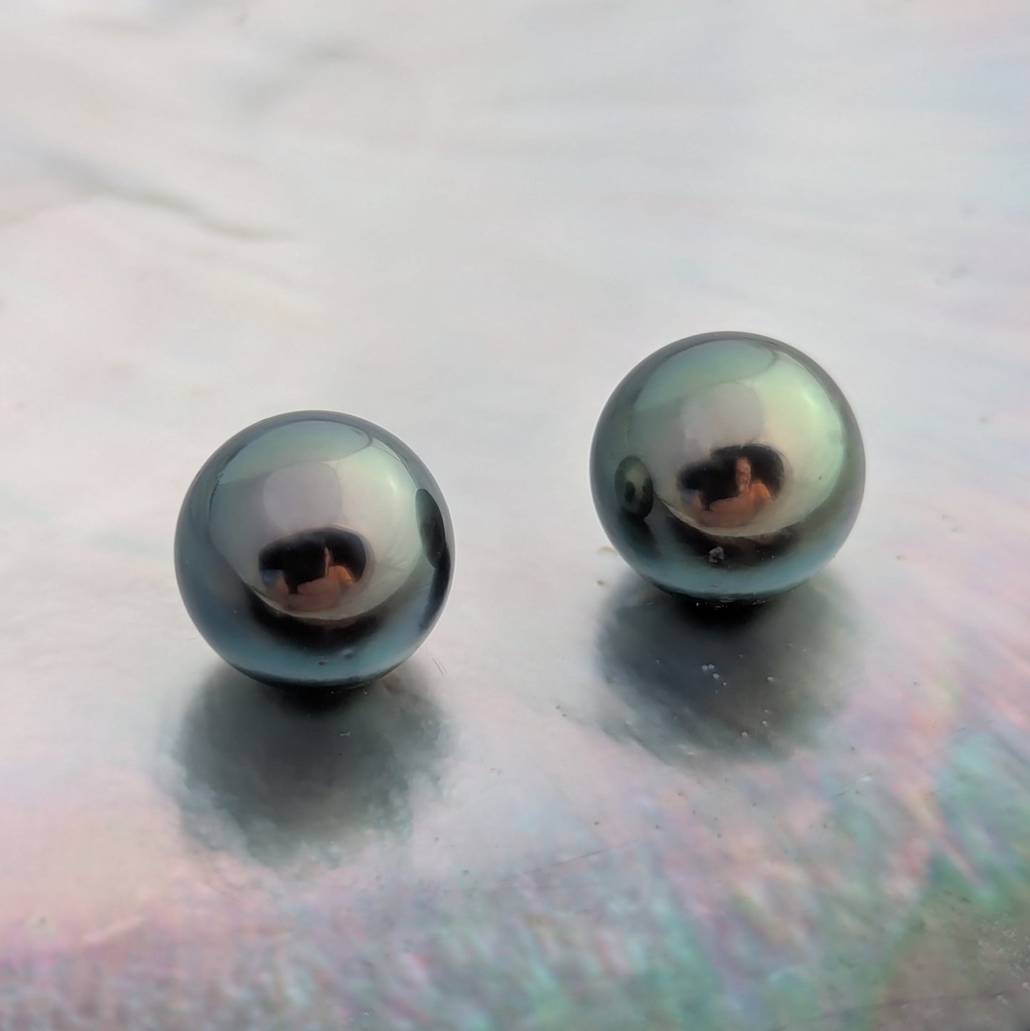Medium Peacock Green 2x10.5 mm AAA-AA