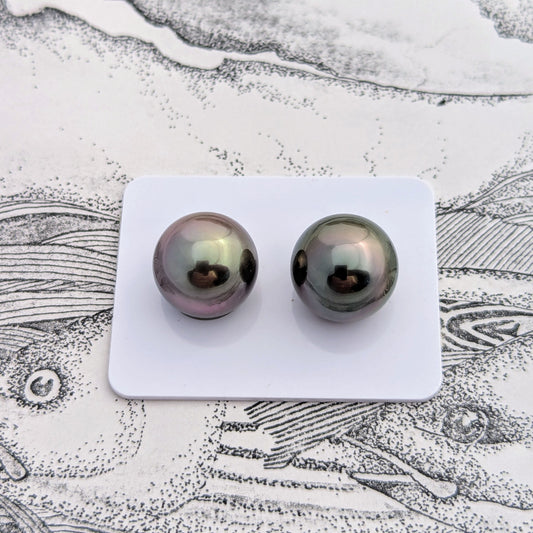 Aubergine Dark AAA  12.6 mm x 2