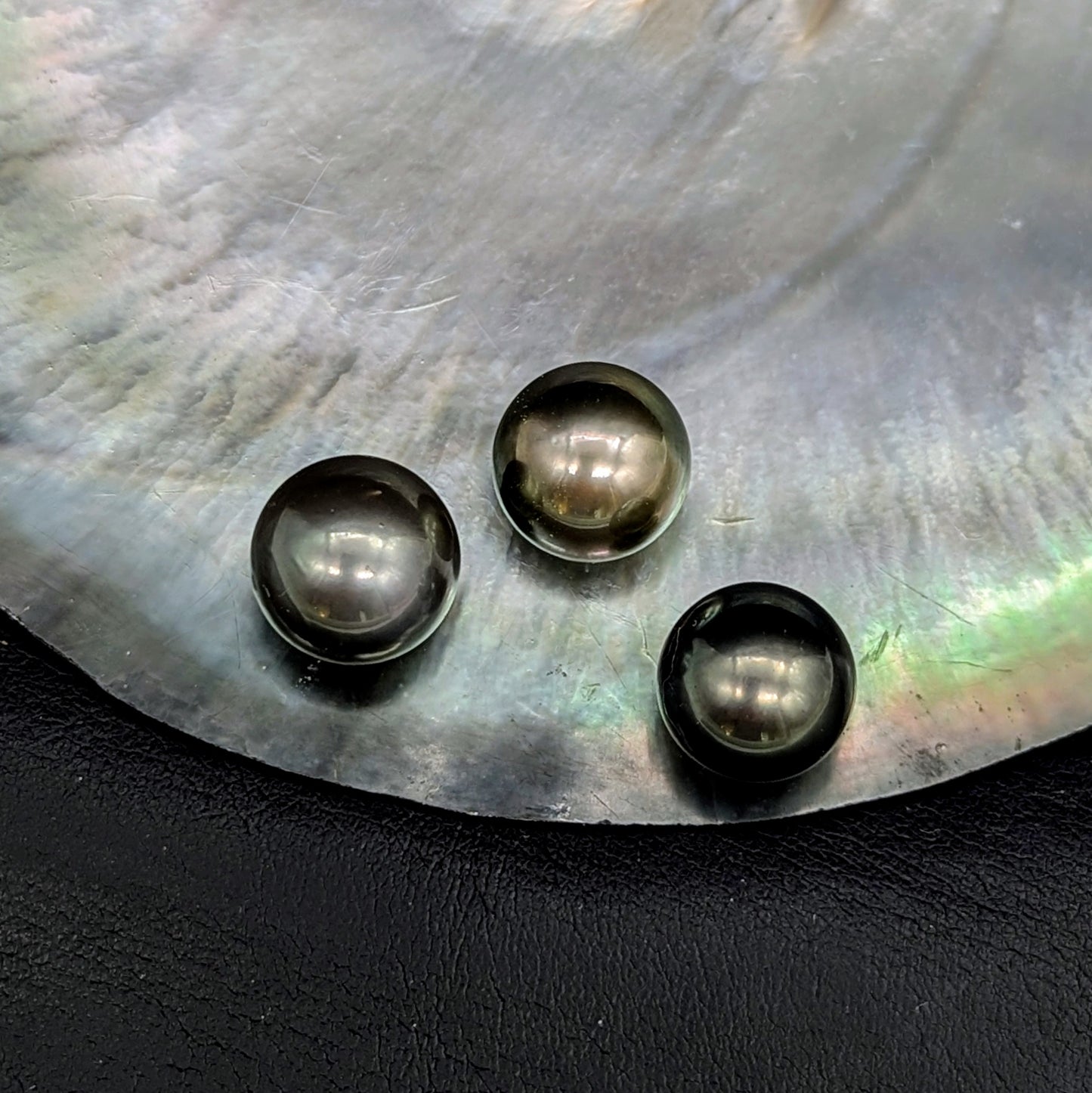 Black Pearl Trio 12-13 mm